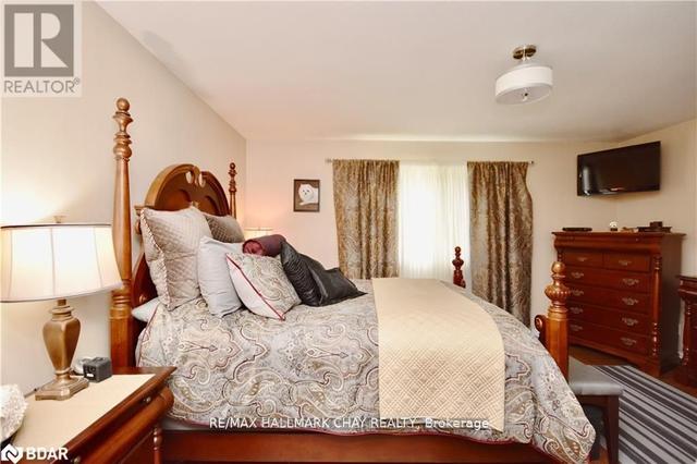 25 Glen Oak Crt, House detached with 2 bedrooms, 3 bathrooms and 9 parking in Barrie ON | Image 8