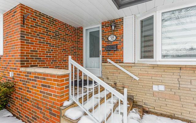 38 Carlyle Cres, House detached with 3 bedrooms, 3 bathrooms and 5 parking in Brampton ON | Image 23