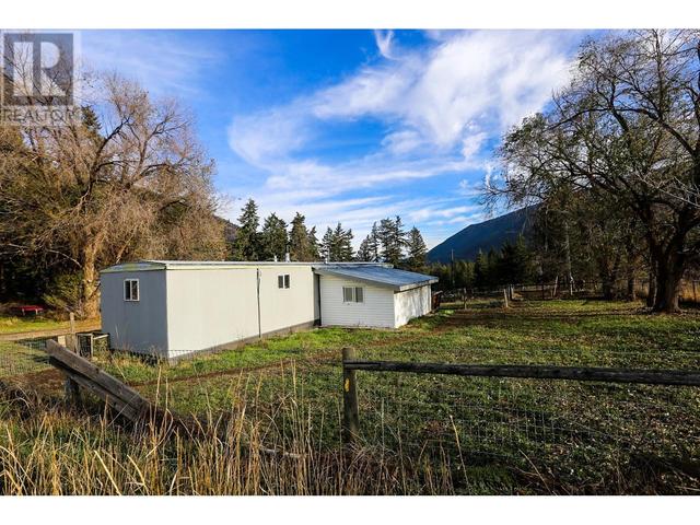 4598 Cedar Hill Road, House detached with 5 bedrooms, 2 bathrooms and 2 parking in Columbia Shuswap D BC | Image 37