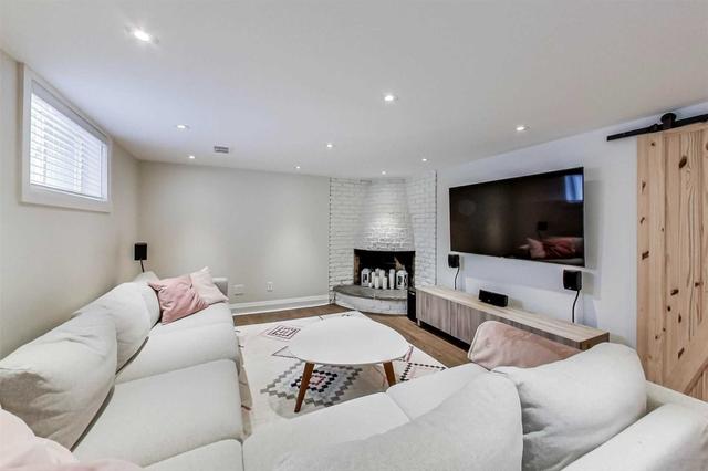 63 Joanna Dr, House detached with 3 bedrooms, 3 bathrooms and 5 parking in Toronto ON | Image 22