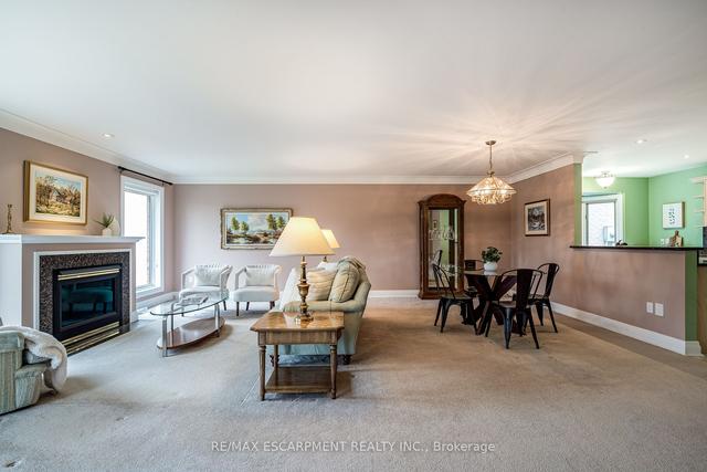 7 Gillespie Cres, House semidetached with 3 bedrooms, 4 bathrooms and 4 parking in Hamilton ON | Image 9