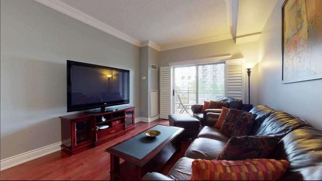 211 - 2 Maison Parc Crt, Condo with 2 bedrooms, 1 bathrooms and 2 parking in Vaughan ON | Image 3