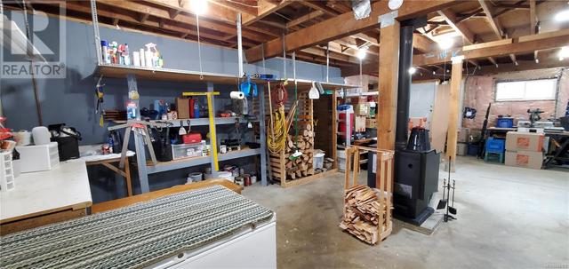 Basement laundry area-  wide angle lens | Image 32