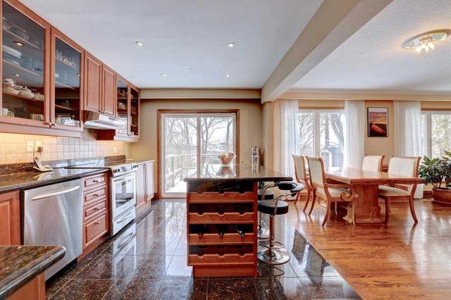 81 Decarie Circ, House detached with 3 bedrooms, 3 bathrooms and 6 parking in Toronto ON | Image 6