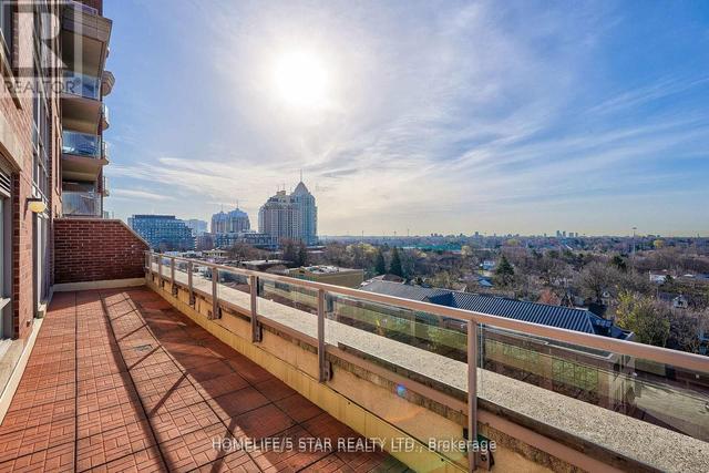905 - 2 Clairtrell Rd, Condo with 3 bedrooms, 2 bathrooms and 1 parking in Toronto ON | Image 1