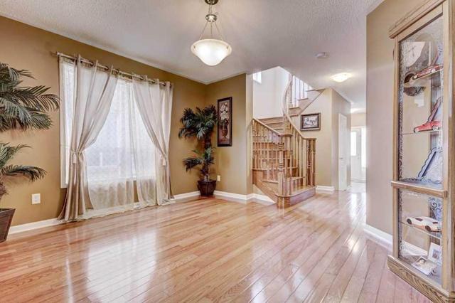 32 Benmore Cres, House detached with 4 bedrooms, 4 bathrooms and 4 parking in Brampton ON | Image 4