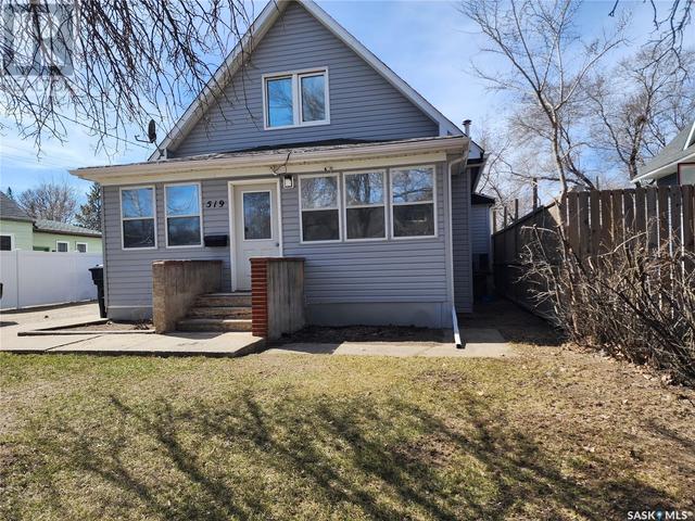 519 King Street, House detached with 3 bedrooms, 2 bathrooms and null parking in Weyburn SK | Image 1