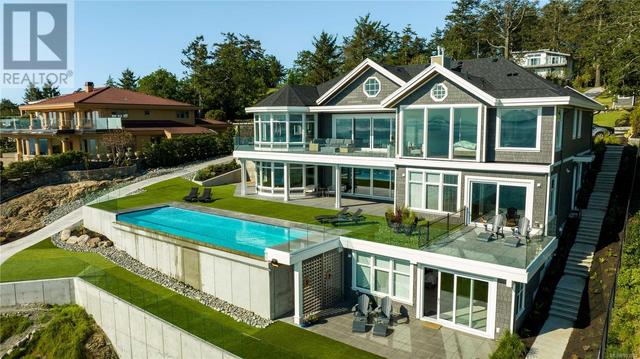 4585 Leyns Rd, House detached with 5 bedrooms, 7 bathrooms and 10 parking in Saanich BC | Image 4