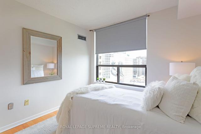 1104 - 47 St Clair Ave W, Condo with 2 bedrooms, 2 bathrooms and 1 parking in Toronto ON | Image 17