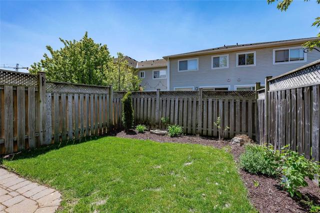10 Fox Run Tr, House attached with 3 bedrooms, 2 bathrooms and 2 parking in Hamilton ON | Image 30