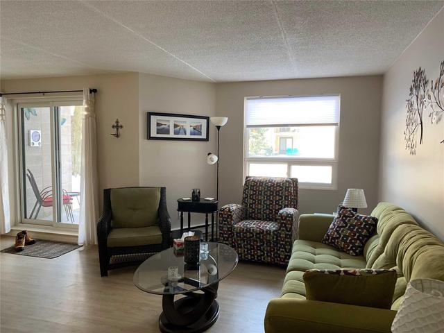 116 - 4658 Drummond Rd, Condo with 2 bedrooms, 1 bathrooms and 1 parking in Niagara Falls ON | Image 3