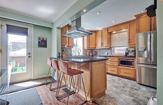 111 Park St, House semidetached with 3 bedrooms, 2 bathrooms and 1 parking in Toronto ON | Image 2