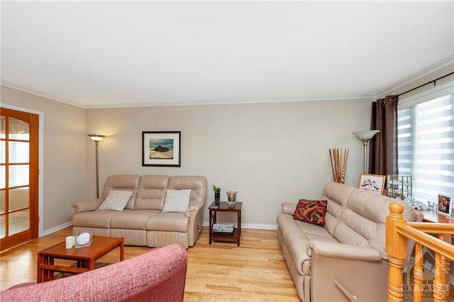 1681 Toulouse Drive, House detached with 2 bedrooms, 2 bathrooms and 3 parking in Ottawa ON | Image 3