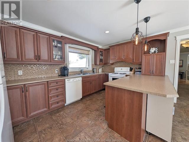 45 Leger St, House detached with 3 bedrooms, 2 bathrooms and null parking in Caraquet NB | Image 4