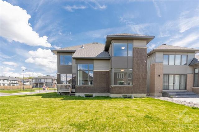 692 Borbridge Avenue, House detached with 5 bedrooms, 4 bathrooms and 4 parking in Ottawa ON | Image 30