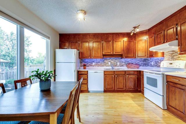 6924 Coach Hill Road Sw, Home with 3 bedrooms, 1 bathrooms and 1 parking in Calgary AB | Image 9