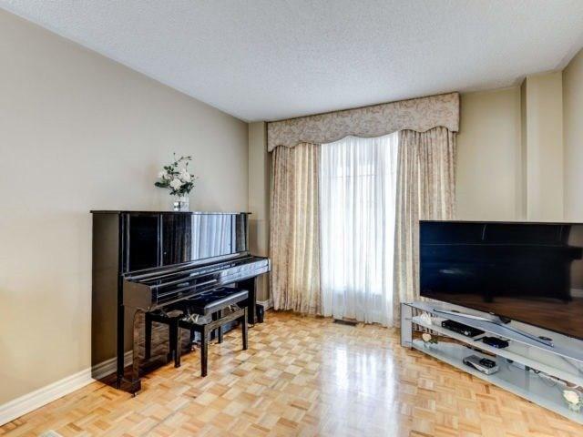 80 Black Oak Dr, House detached with 3 bedrooms, 4 bathrooms and 4 parking in Brampton ON | Image 5