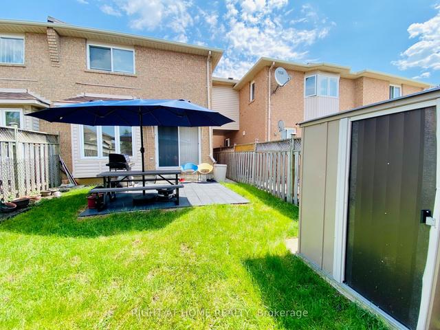 94 Lauraglen Cres, House attached with 3 bedrooms, 3 bathrooms and 7 parking in Brampton ON | Image 2