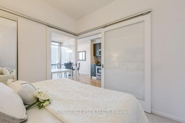 1001 - 832 Bay St, Condo with 1 bedrooms, 1 bathrooms and 0 parking in Toronto ON | Image 7