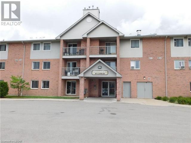 117 - 148 Conway Drive, House attached with 2 bedrooms, 1 bathrooms and 1 parking in London ON | Image 2