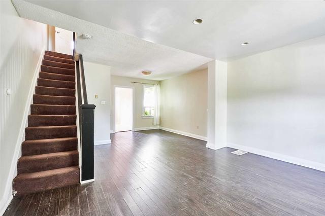 28 Leyton Ave, House detached with 2 bedrooms, 1 bathrooms and 1 parking in Toronto ON | Image 27