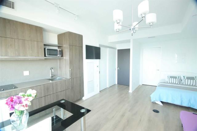 5508 - 197 Yonge St, Condo with 0 bedrooms, 1 bathrooms and 0 parking in Toronto ON | Image 25