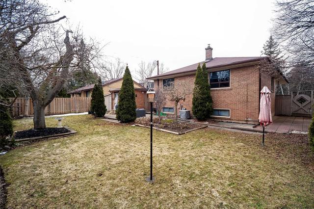 5 Terrington Crt, House detached with 3 bedrooms, 2 bathrooms and 5 parking in Toronto ON | Image 18