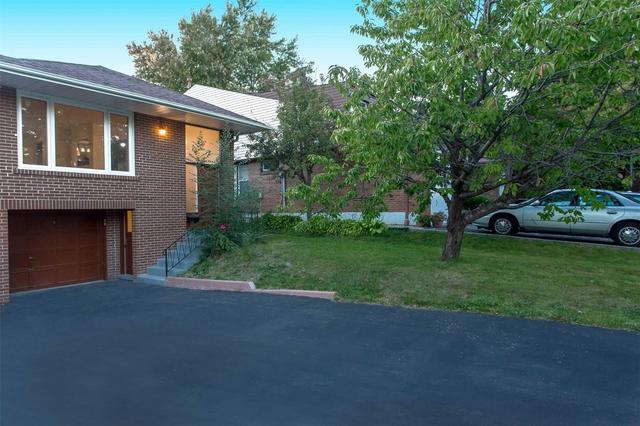 60 Picola Crt, House semidetached with 3 bedrooms, 3 bathrooms and 2 parking in Toronto ON | Image 2