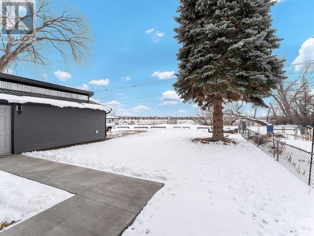 227 12 Street Se, House detached with 3 bedrooms, 2 bathrooms and 3 parking in Medicine Hat AB | Image 44