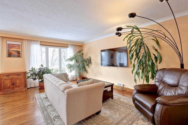 81 Decarie Circ, House detached with 3 bedrooms, 3 bathrooms and 6 parking in Toronto ON | Image 35