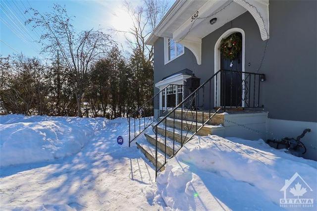 582 Churchill Avenue N, House detached with 4 bedrooms, 3 bathrooms and 5 parking in Ottawa ON | Image 3