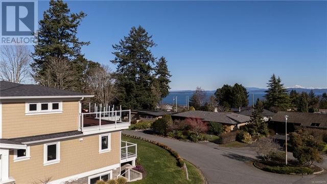 4924 Winterburn Pl, House detached with 8 bedrooms, 6 bathrooms and 5 parking in Saanich BC | Image 7