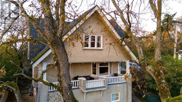 1290 Topaz Ave, House detached with 6 bedrooms, 3 bathrooms and 2 parking in Victoria BC | Image 40