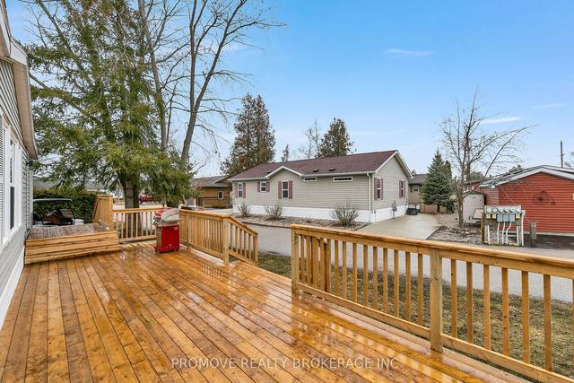 11 Pine Lane, Condo with 3 bedrooms, 2 bathrooms and 3 parking in Puslinch ON | Image 34
