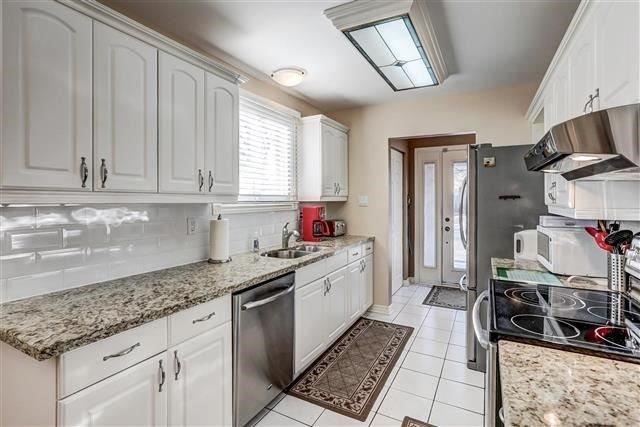 2725 Hollington Cres, House semidetached with 3 bedrooms, 2 bathrooms and 3 parking in Mississauga ON | Image 6