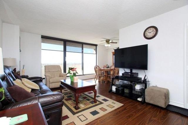 1004 - 301 Prudential Dr, Condo with 2 bedrooms, 1 bathrooms and 1 parking in Toronto ON | Image 3
