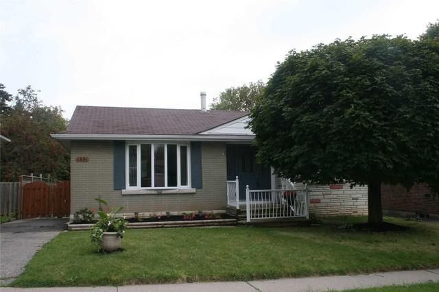 1351 Cedar St, House detached with 2 bedrooms, 2 bathrooms and 2 parking in Oshawa ON | Image 1