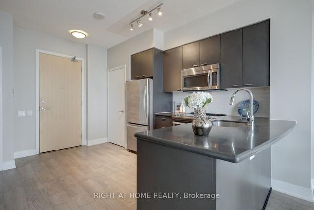 2606 - 30 Roehampton Ave N, Condo with 1 bedrooms, 1 bathrooms and 0 parking in Toronto ON | Image 2