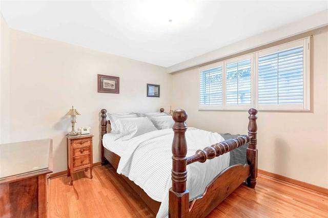 54 Horfield Ave, House detached with 3 bedrooms, 2 bathrooms and 4 parking in Toronto ON | Image 15