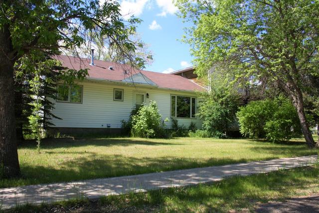 102 3rd Street W, House detached with 4 bedrooms, 3 bathrooms and 5 parking in Marsden SK | Image 34