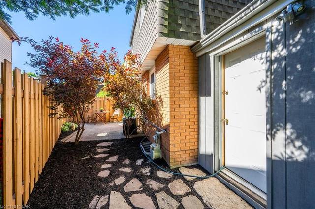 12 Tamarack Court, House detached with 3 bedrooms, 1 bathrooms and 4 parking in Cambridge ON | Image 32