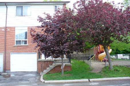 9 - 7560 Goreway Dr, Townhouse with 3 bedrooms, 3 bathrooms and 1 parking in Mississauga ON | Image 1