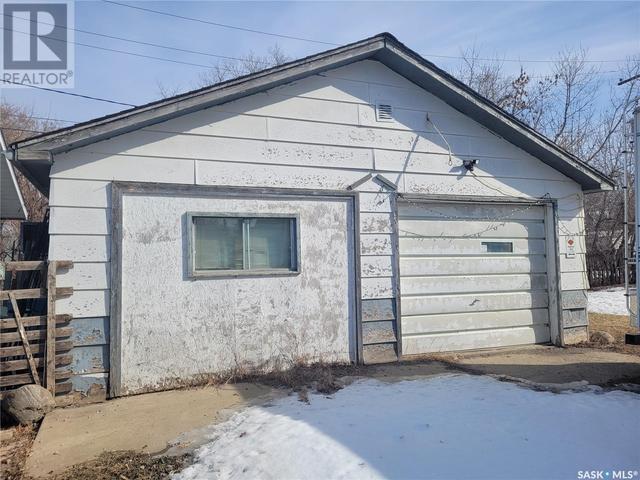 110 4th Street E, House detached with 3 bedrooms, 1 bathrooms and null parking in Meadow Lake SK | Image 16