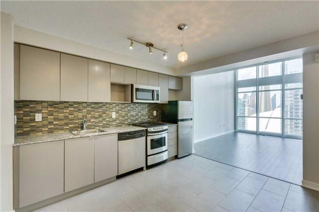 3708 - 15 Fort York Blvd, Condo with 2 bedrooms, 2 bathrooms and 1 parking in Toronto ON | Image 2