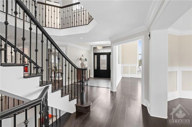 5538 Pettapiece Crescent, House detached with 4 bedrooms, 4 bathrooms and 12 parking in Ottawa ON | Image 5
