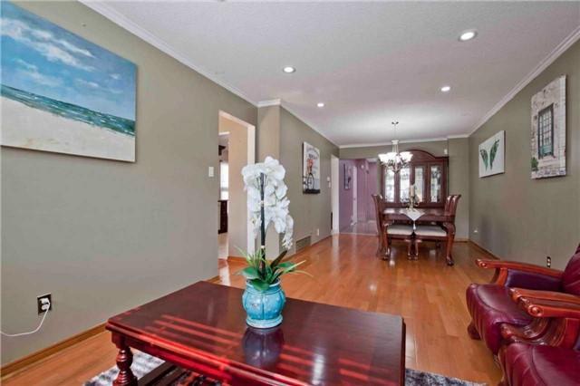 36 Halder Cres, House attached with 4 bedrooms, 4 bathrooms and 4 parking in Markham ON | Image 5