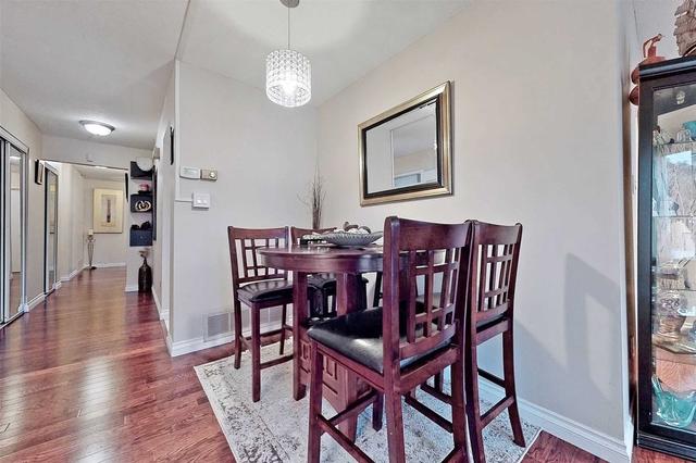 3241 Mccarthy Crt, House semidetached with 3 bedrooms, 3 bathrooms and 6 parking in Mississauga ON | Image 4