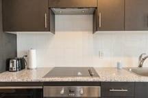 517 - 23 Glebe Rd W, Condo with 2 bedrooms, 2 bathrooms and null parking in Toronto ON | Image 2