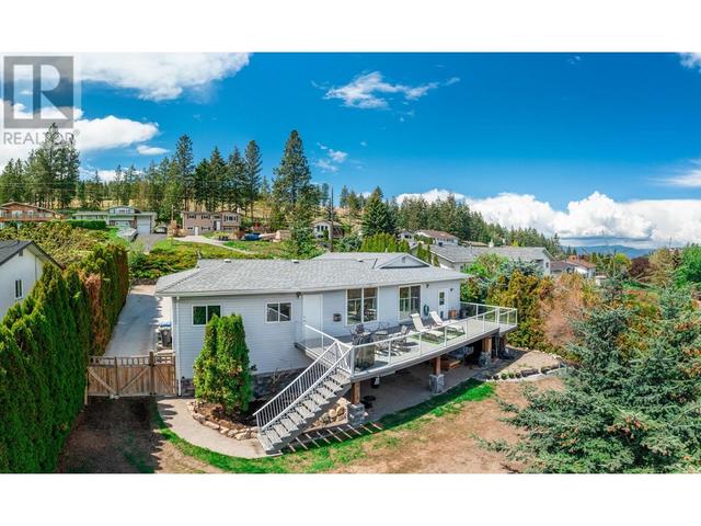 2215 Verde Vista Road, House detached with 4 bedrooms, 2 bathrooms and 7 parking in Kelowna BC | Image 2