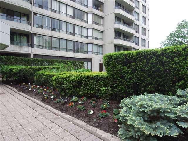 1002 - 1121 Steeles Ave, Condo with 2 bedrooms, 2 bathrooms and 1 parking in Toronto ON | Image 8